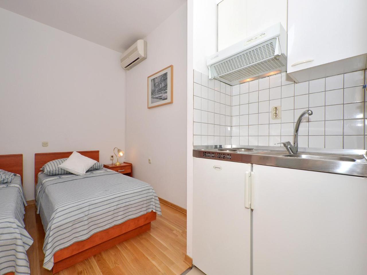 Apartments Nera Подстрана Екстер'єр фото